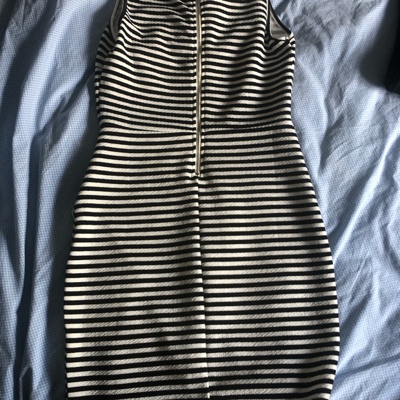 Ladies Sleeveless Dress Size S - Picture 2 of 2